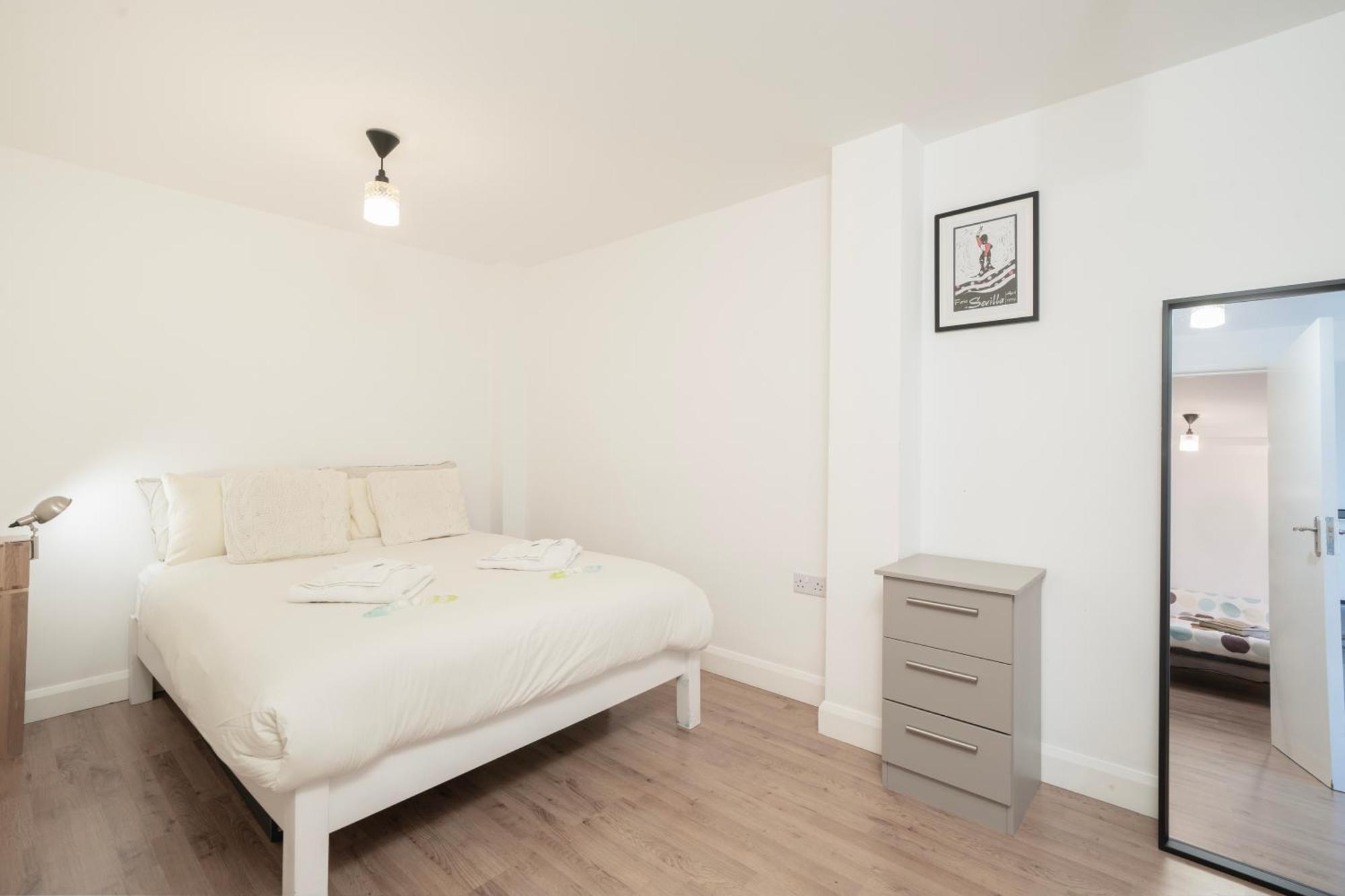 Modern One Bedroom Flat In Central Londra Exterior foto